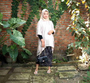Blouse Kaftan Tunik Aruna Viscose: Keindahan dan Kenyamanan
