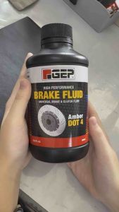 UMW GEP Brake Fluid Amber DOT 4 (500ml) Universal And Clutch Fluid