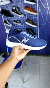 Aveka Dynamite Sepatu Olahraga Pria Lari Gym Training Sneakers White Lightweight Sport Shoes Kualitas Premium Terbaru