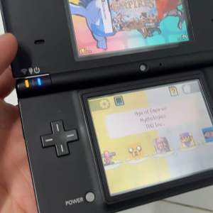 Máy game Nintendo Dsi 595% tặng thẻ 32gb (có game sẵn bảo hành 2 tháng nút bấm mềm mượt cảm ứng nhạy)