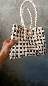 TAS ANYAMAN JALI PREMIUM HANDBAG SIZE S WARNA KUNING TULANG DENGAN MOTIF KOTAK