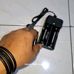 BATERAI TYPE Li-ion 18650 3.7V 5500mAh warna HITAM Harga 4pcs
