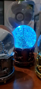 pajangan Snowball paris souvenir snowglobe eiffel dengan musik dan warna lampu