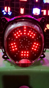 Stoplam Running Scoopy Prestige Motif Bintang dengan Delapan Mode Kedipan Otomatis