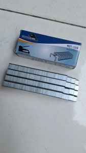 Isi Stapler Gun Tacker RGT 13/8  = 8 mm (5/16")  Stapler Tembak Jok 1 Box isi 5.000 Pcs