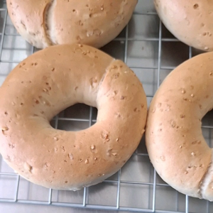 Whole Wheat Bagels 4pcs. (100g/pc) โฮลวีทเบเกล ชุด 4 ชิ้น  ขนาด100g. /ชิ้น  ไฟเบอร์สูง #2