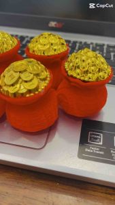 2 Hủ muối gạo đựng thỏi vàng và tiền tài dùng để chiêu Tài Chiêu Lộc.