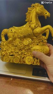 Ngựa Vàng giả nhựa dùng để trang trí mang lại May Mắn Tài Lộc và Thịnh Vượng.