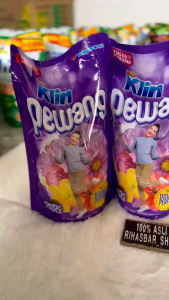 Soklin Pewangi 800ml - Mengharumkan dan melembutkan