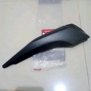 Cover Sambungan Body Belakang Kiri & Beat Sporty ESP K25G Original Honda