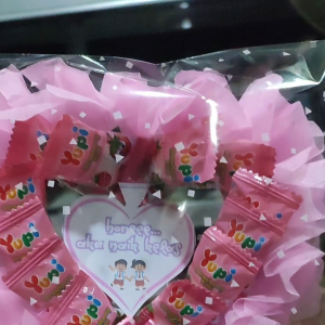 Kinovsyashop - Tongkat Permen Love Yupy en Kiss/Bucket Permen Mini/Buket Permen Love/Bucket Permen Yupi en Permen Kiss