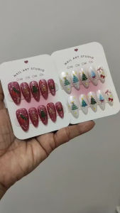 เล็บเจลปลอมสำเร็จรูป ติดสติกเกอร์ลายคริสต์มาส มี4ลายให้เลือกน่ารัก แจ้งทรงแจ้งไซส์ในแซทได้นะค่ะ(มีไซส์sssm)ฟรีกาว+ตะไบ