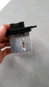 Điện trở quạt dàn lạnh sau xe huyndai