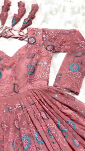 PRE ORDER 10 DAYS ⬅️💕*Presenting New Đěsigner Anarkali Suit In New Fancy Style*👌💕