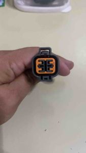 ปลั๊กเซนเซอร์รถยนต์ 4 พิน พร้อมไฟ ของแท้ญี่ปุ่นมือสอง(รหัสP410)