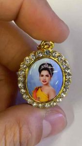 ล็อกเก็ตเข็มกลัด พระพันปีหลวง พระบรมฉายาลักษณ์ขนาดจิ๋วขนาด2.0*2.5