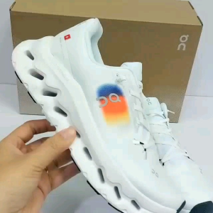 SEPATU ON CLOUD TILT SPRING & SUMMER EDITION