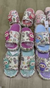 (ยกแพ็ค 6คู่) รองเท้าแตะสวมเด็กลาบบู้ 3062A มีไฟกระพริบ พื้นEVA และยางพารา นุ่มเบา คละสี คละไซส์