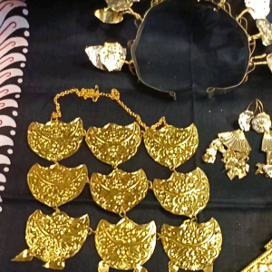 Aksesoris Adat Bodo Sulawesi