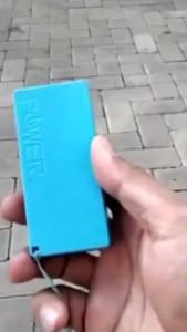 power bank bebas Poto dan nama isi batrai 2 lebih lama abis nya kk dah keren bisa di bawa kmn2 ya kk