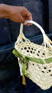 keranjang parsel unik  tas bambu 25x10x20cm