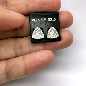 - ต่างหู เงินแท้ 92.5% งานส่งออก ฝังเพชรสวิส cz เกรด 5A เล่นไฟดีมาก หน้าต่างหูกว้าง 9.5 มิล หนัก 2.7 กรัม เคลือบทองคำขาวแล้วครับ ใส่ไม่ดำ และใส่ไม่ซ้ำใครครับ