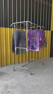 ราวตากผ้าสแตนเลสยาว 1.20 เมตร เสาเรียบ คานเดี่ยว แถมล้อเบรกล๊อคสีดำอย่างดี‼️