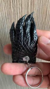 Móc khoá móng cá sấu shop giao mẫu ngẫu nhiên