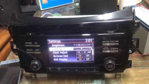 Đầu CD radio AM FM của xe nissan