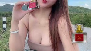 น้ำหอมสดชื่น 30 มล ผู้ชายเจ้าชู้ อบอูน กลิ่น ออกแนวเย็นๆ ตัวสะอาดหน้าเข้าหา ผู้หญิงชอบ ของ ปูเป้สาวอีสานลาวลูกชาวนา ราคาถูก