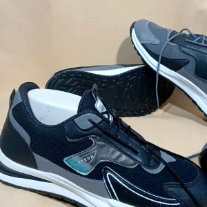 Sepatu sneaker dewasa sepatu sport