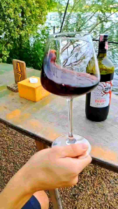 น้ำองุ่นแดง น้ำแดงองุ่น (นกหัวเราะ) Laughing Bird Red Wine [แพ็ค×1ขวด] ขนาด1.5 L/ขวด ดื่มง่าย รสชาติกลมกล่อม  ได้รับความนิยมสูง สินค้าขายดี