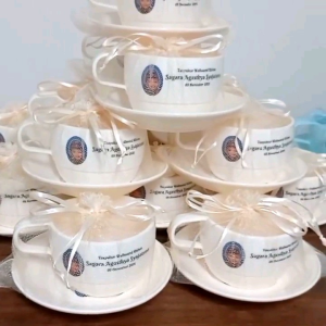 10 Souvenir Cangkir Hoya dengan Stiker Foto