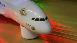 Air bus 45cm a380 auto moving led light and sounds airlines flash electric a380 moving 360 mainan kapal