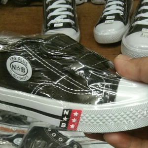 SEPATU SEKOLAH PEREKAT PUTIH TERLARIS