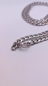 N093 สร้อยคอห้อยพระ สร้อยพระ สร้อยคอพระ สร้อยสแตนเลสแท้ สีเงิน ห่วงกว้าง 7 มิล หนา 2 มม. ยาว 28 นิ้ว แขวนพระ 1 องค์ สร้อยแสตนเลส สร้อยพระผู้ชาย