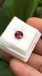 RHODOLITE  โรโดไลท์ แท้ 1.61 กะรัต พลอยดิบสีม่วงจัด สวยลึก มีเสน่ห์มากๆค่ะ