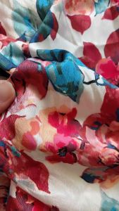 Khúc 80cm x 1m5 vải lụa gấm xước KhangThinhGia nền kem chất mềm mát có giản nhẹ may áo kiểu váy bé (X7)