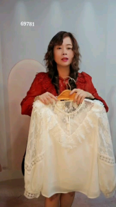 69781 เสื้อ A La Carte ชีฟองแต่งลูกไม้ช่วงอกทรงวี และแขน กระดุมหน้า 3 เม็ด มีซับ by PENNY CLOTH 888