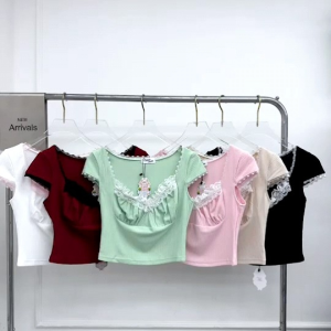 สีน้ำเส้นเนื้อ เสื้อ แต่งลูกไม้ ลูกไม้นุ่มละมุน โบว์ ผ้าร่องเนื้อดีมาก นุ่ม ยืด ทิ้งตัว สวยมาก