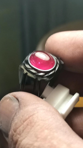 Cincin Siam merah