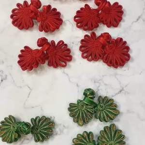 5 Cặp Nút Tàu Kiểu Bông Cúc Trang Trí Sườn Xám Trung Hoa Đủ Màu (1 cặp gồm 1 móc và 1 cài)