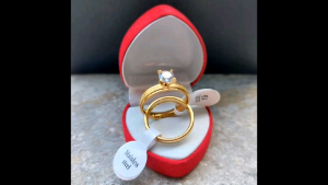 Cincin Couple Titanium & Mata Diamon Antikarat: Sebuah Simbol Cinta Selamanya