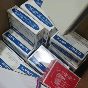 Hộp 200 kim chích mụn Spa Blood Lancets loại 1