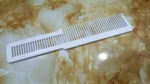 Lược cắt tóc nam chuyên nghiệp thân dày chải bám tóc.