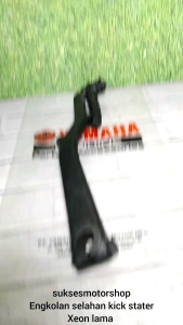 Engkolan Selahan Kick Stater Yamaha Xeon & Aksesoris Motor\\n\\n Mengenal Engkolan Selahan Kick Stater Yamaha Xeon\\n\\nEngkolan selahan kick stater adalah komponen penting pada motor Yamaha Xeon yang berfungsi sebagai penyalur tenaga dari kaki pengendara ke roda belakang. Ada beberapa jenis suku cadang motor Yamaha Xeon yang tersedia, termasuk engkolan selahan berkualitas tinggi yang dirancang khusus untuk motor lama. Untuk memastikan performa optimal, penting bagi Anda untuk memilih engkolan selahan yang tepat.\\n\\n Jenis Suku Cadang Motor Yamaha Xeon\\n\\nAda berbagai jenis suku cadang motor Yamaha Xeon yang tersedia di pasaran, termasuk engkolan selahan kick stater. Pastikan untuk memilih produk berkualitas tinggi yang dirancang untuk motor lama seperti Xeon RC.\\n\\n Engkolan Selahan Berkualitas Tinggi\\n\\nEngkolan selahan berkualitas tinggi dirancang untuk memberikan performa optimal pada motor Yamaha Xeon. Mereka biasanya terbuat dari bahan yang tahan lama dan dirancang untuk mengurangi gesekan, sehingga dapat meningkatkan efisiensi dan daya tahan motor.\\n\\n Engkolan Selahan untuk Motor Lama\\n\\nEngkolan selahan juga tersedia khusus untuk motor lama seperti Yamaha Xeon RC. Mereka dirancang untuk memberikan performa optimal pada motor yang sudah berumur, sehingga dapat membantu menjaga kondisi motor tetap prima.\\n\\n Cara Memilih Engkolan Selahan Kick Stater Yamaha Xeon\\n\\nMemilih engkolan selahan yang tepat sangat penting untuk menjaga performa motor Yamaha Xeon. Ada beberapa hal yang perlu Anda pertimbangkan sebelum membeli engkolan selahan.\\n\\n Memahami Fungsi Engkolan Selahan\\n\\nSebelum membeli engkolan selahan, penting untuk memahami fungsi dan cara kerjanya. Engkolan selahan berfungsi sebagai penyalur tenaga dari kaki pengendara ke roda belakang, sehingga penting untuk memilih produk yang dapat memberikan performa optimal.\\n\\n Memilih Suku Cadang Motor Xeon RC\\n\\nAda berbagai jenis suku cadang motor Xeon RC yang tersedia di pasaran, termasuk engkolan selahan kick stater. Pastikan untuk memilih produk berkualitas tinggi yang dirancang khusus untuk motor lama.\\n\\n Tips Memilih Engkolan Selahan yang Tepat\\n\\nUntuk memastikan Anda memilih engkolan selahan yang tepat, ada beberapa hal yang perlu Anda pertimbangkan, seperti:\\n\\n- Memilih produk berkualitas tinggi yang dirancang khusus untuk motor lama\\n- Memilih produk yang terbuat dari bahan yang tahan lama dan dirancang untuk mengurangi gesekan\\n- Memilih produk yang kompatibel dengan motor Anda\\n\\n Cara Pasang Engkolan Selahan Kick Stater Yamaha Xeon\\n\\nSetelah membeli engkolan selahan kick stater, penting untuk memastikan Anda memasangnya dengan benar. Ada beberapa langkah yang perlu Anda ikuti untuk memasang engkolan selahan kick stater pada motor Yamaha Xeon.\\n\\n Persiapan Sebelum Pemasangan\\n\\nSebelum memasang engkolan selahan kick stater, pastikan Anda telah melakukan persiapan yang diperlukan, seperti:\\n\\n- Memastikan motor sudah dingin dan tidak dalam keadaan hidup\\n- Memastikan semua alat yang diperlukan tersedia\\n\\n Langkah-langkah Pemasangan Engkolan Selahan\\n\\nBerikut adalah langkah-langkah yang perlu Anda ikuti untuk memasang engkolan selahan kick stater pada motor Yamaha Xeon:\\n\\n1. Cabut roda belakang motor\\n2. Cabut engkolan selahan lama\\n3. Pasang engkolan selahan baru\\n4. Pasang roda belakang motor kembali\\n\\n Tips Menggunakan Engkolan Selahan untuk Motor Lama\\n\\nUntuk memastikan engkolan selahan kick stater dapat memberikan performa optimal pada motor lama seperti Yamaha Xeon RC, ada beberapa hal yang perlu Anda pertimbangkan, seperti:\\n\\n- Melakukan perawatan rutin pada engkolan selahan\\n- Memastikan engkolan selahan selalu bersih dan bebas dari kotoran\\n- Memastikan engkolan selahan selalu terlumasi dengan baik\\n\\n Perawatan Engkolan Selahan Kick Stater Yamaha Xeon\\n\\nUntuk memastikan engkolan selahan kick stater dapat memberikan performa optimal pada motor Yamaha Xeon, penting untuk melakukan perawatan rutin.\\n\\n Cara Membersihkan Engkolan Selahan\\n\\nUntuk membersihkan engkolan selahan kick stater, Anda dapat menggunakan air dan sabun atau cairan pembersih khusus. Pastikan untuk membersihkan engkolan selahan secara menyeluruh dan mengeringkannya dengan baik sebelum dipasang kembali.\\n\\n Tips Menghindari Kerusakan pada Engkolan Selahan\\n\\nUntuk menghindari kerusakan pada engkolan selahan kick stater, ada beberapa hal yang perlu Anda pertimbangkan, seperti:\\n\\n- Memastikan engkolan selahan selalu terlumasi dengan baik\\n- Memastikan engkolan selahan selalu bersih dan bebas dari kotoran\\n- Memastikan engkolan selahan selalu dipasang dengan benar\\n\\n Perawatan Rutin untuk Engkolan Selahan\\n\\nUntuk memastikan engkolan selahan kick stater dapat memberikan performa optimal pada motor Yamaha Xeon, penting untuk melakukan perawatan rutin, seperti:\\n\\n- Membersihkan engkolan selahan secara rutin\\n- Memeriksa kondisi engkolan selahan secara rutin\\n- Melakukan perbaikan atau penggantian jika diperlukan\n}