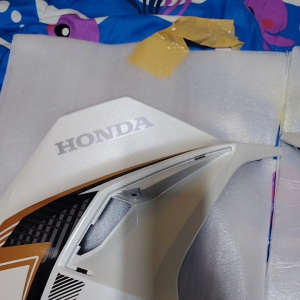 ORIGINAL FRONT SIDE COVER For Click V3(100% Honda Genuine Parts)