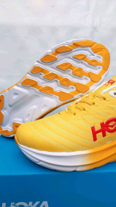 SEPATU WANITA HOKA MACH 5: DESAIN ERGONOMIS UNTUK KENYAMANAN