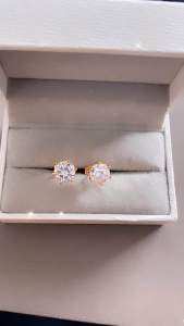 Anting Tusuk Jarum Lapis Emas CXB506: Aksesoris Fashion Wanita