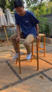 Kursi Bar Anyaman Sintetis Natural Jati Material Kayu Jati Solid Berkualitas